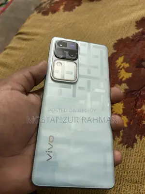 Vivo V30 Pro 8-256 (Used)