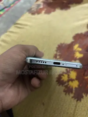 Vivo V30 Pro 8-256 (Used)