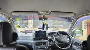Toyota Noah 2003
