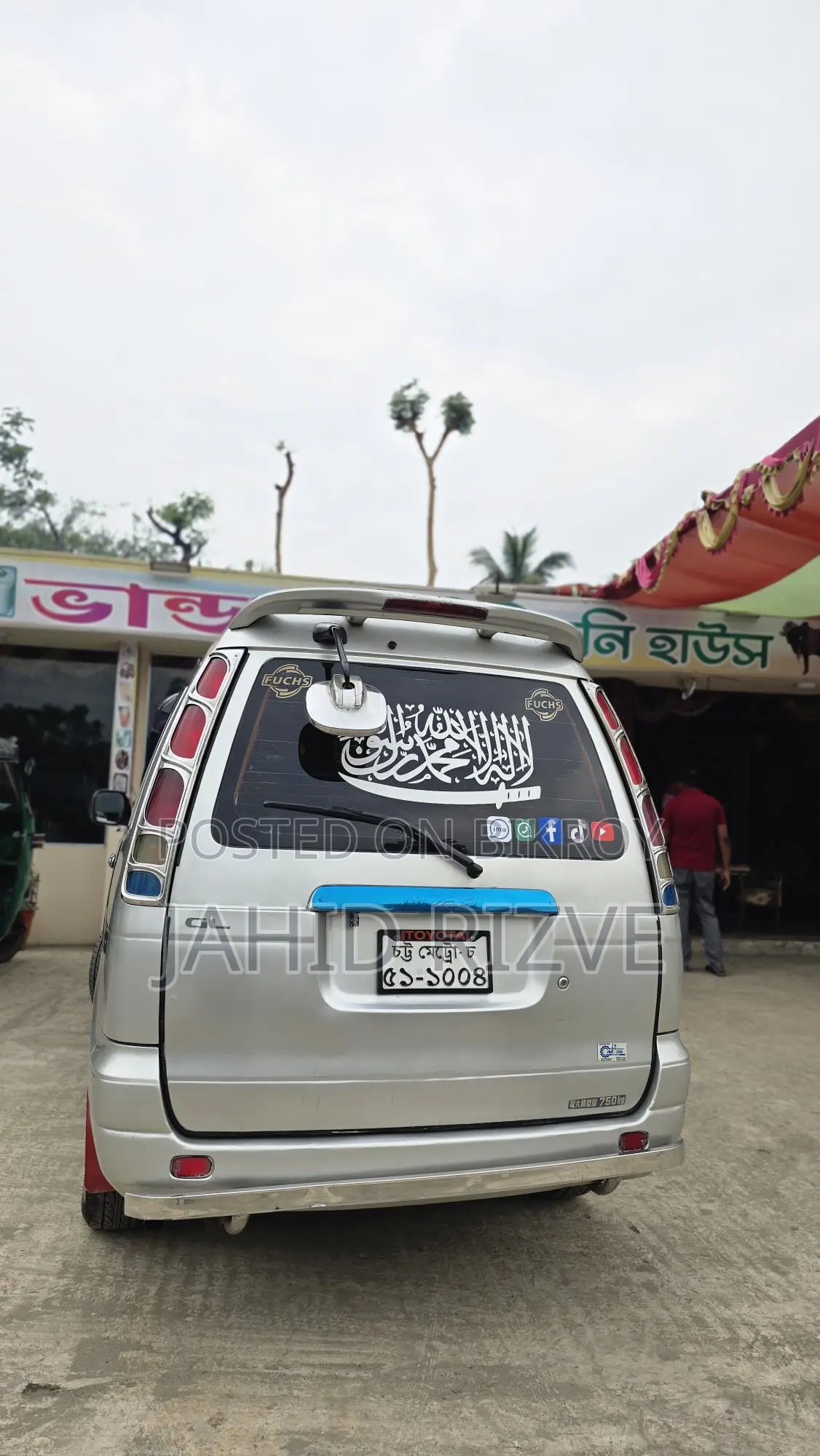 Toyota Noah 2003