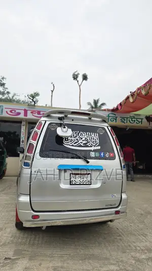 Toyota Noah 2003