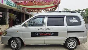 Toyota Noah 2003