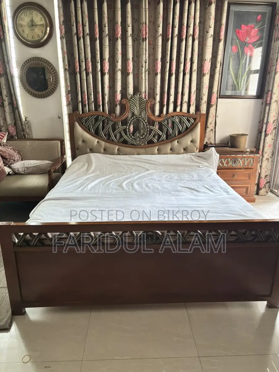 চমৎকার খাট এথেনাস এর