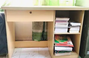 পড়ার টেবিল