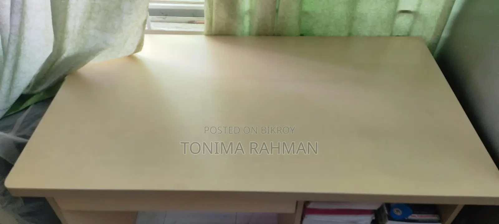 পড়ার টেবিল