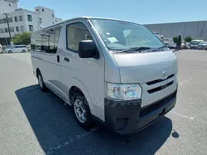 Toyota Hiace DX 2021