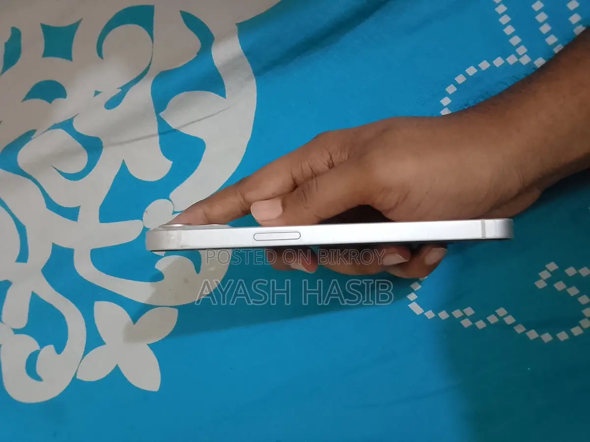 Apple iPhone 13 . (Used)