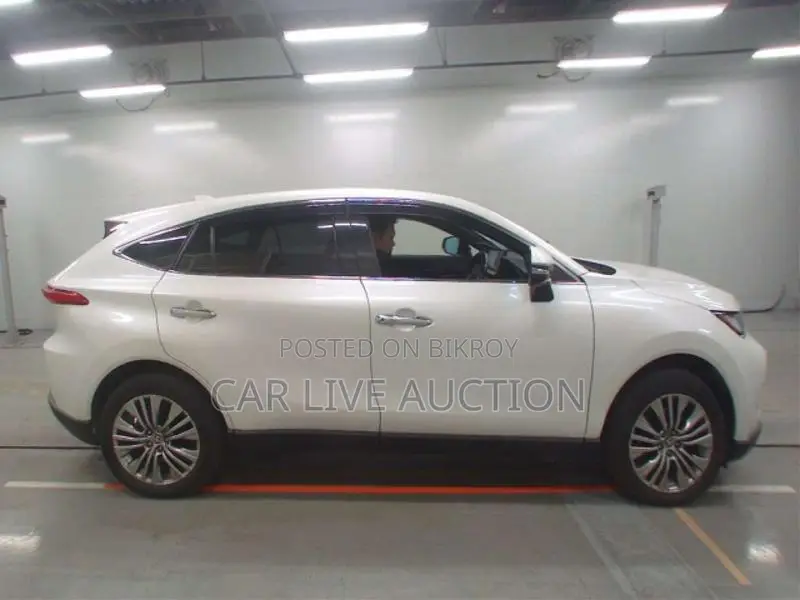 Toyota Harrier hybrid 2021