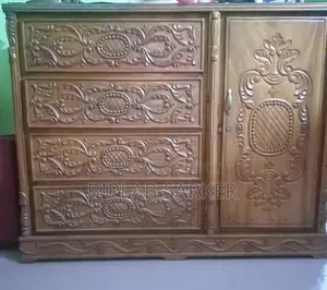 কাঠের তৈরি ওয়ারড্রব