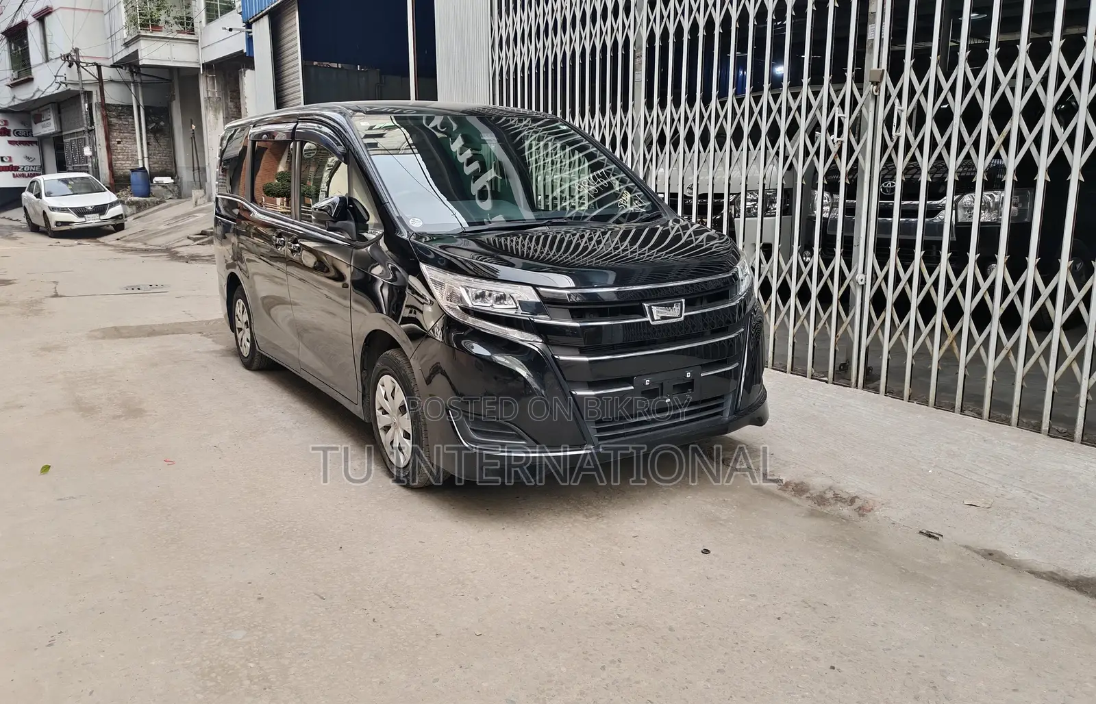 Toyota Noah Non-Hybrid Push Start 2021
