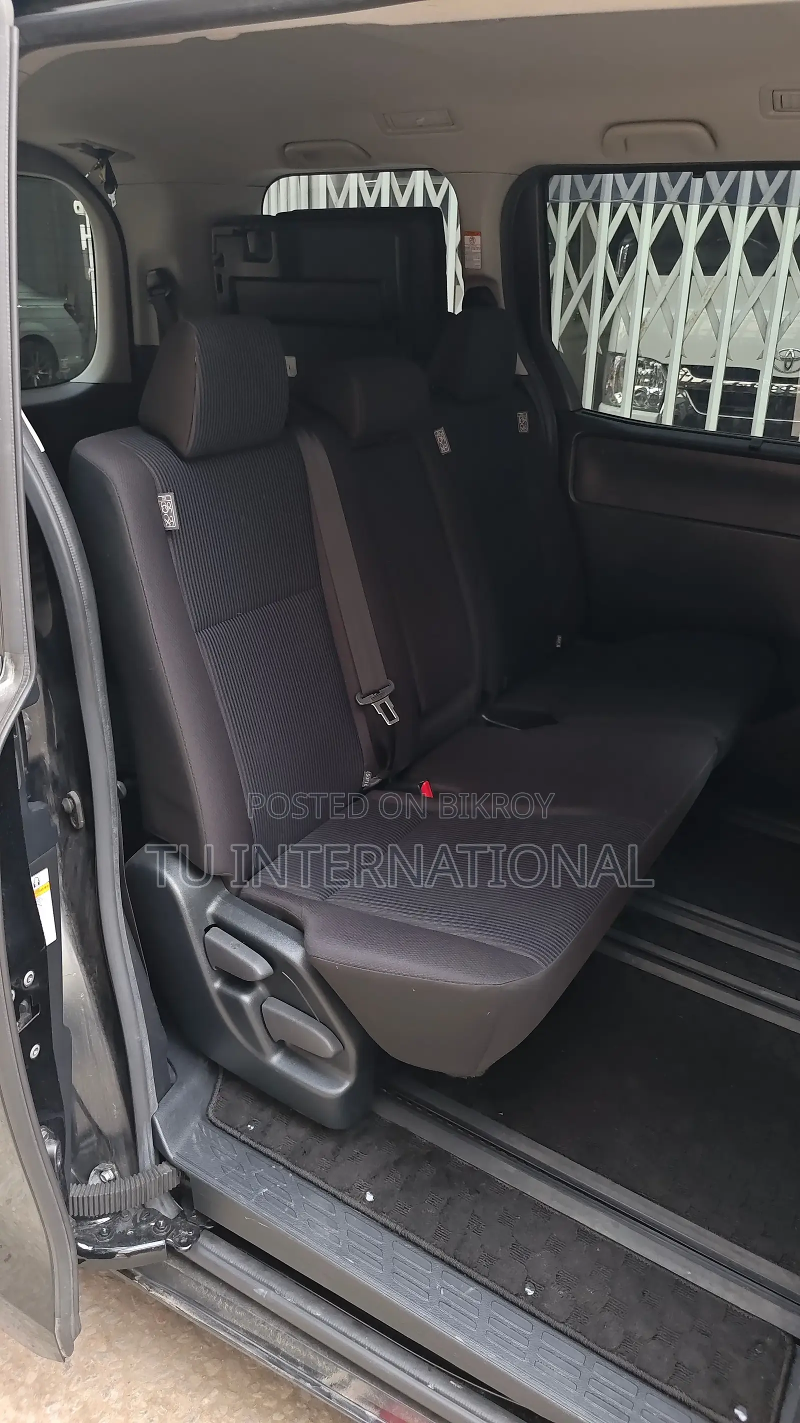 Toyota Noah Non-Hybrid Push Start 2021