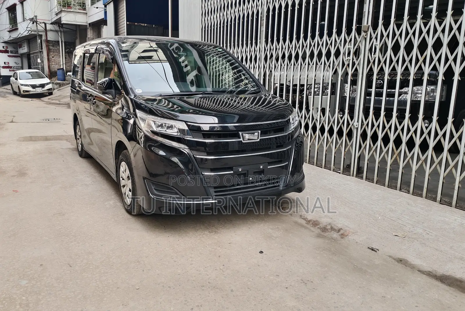 Toyota Noah Non-Hybrid Push Start 2021