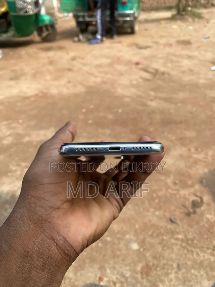 Apple iPhone X (Used)