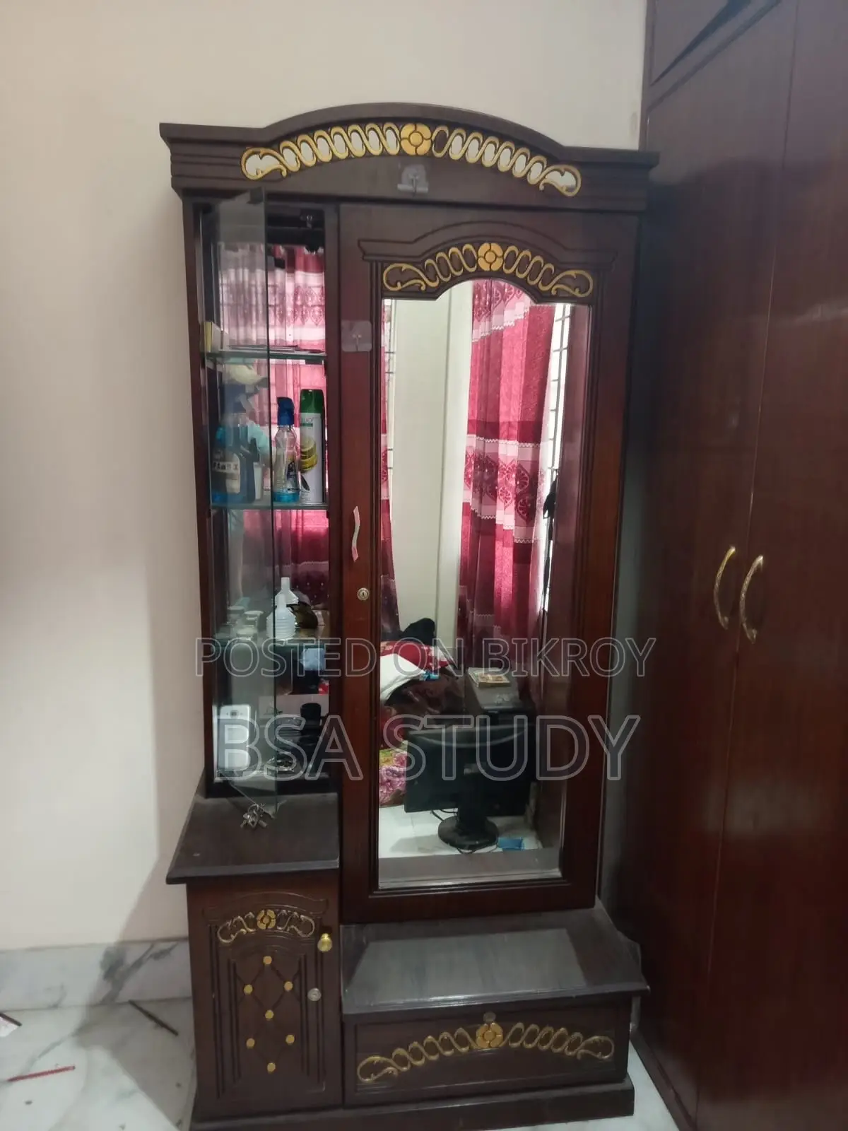 Dressing Table Almost New For Urgent Sell