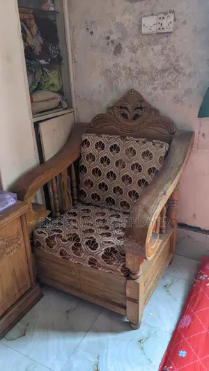 লোহা কাঠের ২টা সোফা একটি সিঙ্গেল ডাবল