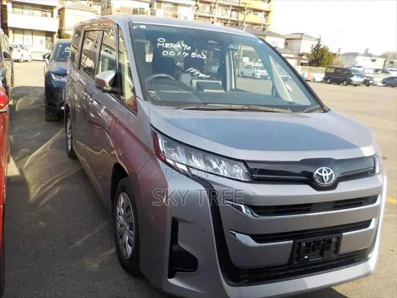 Toyota Noah X 2018