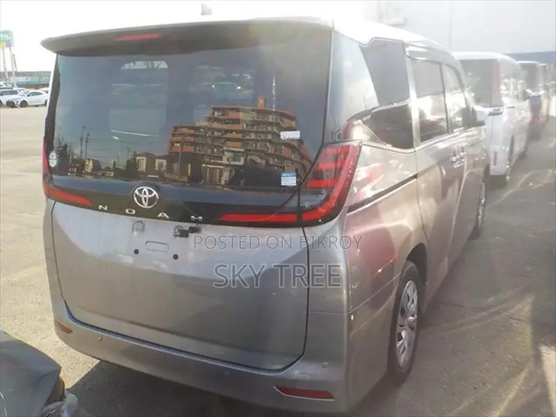 Toyota Noah X 2018