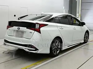 Toyota Prius 2021 Pearl