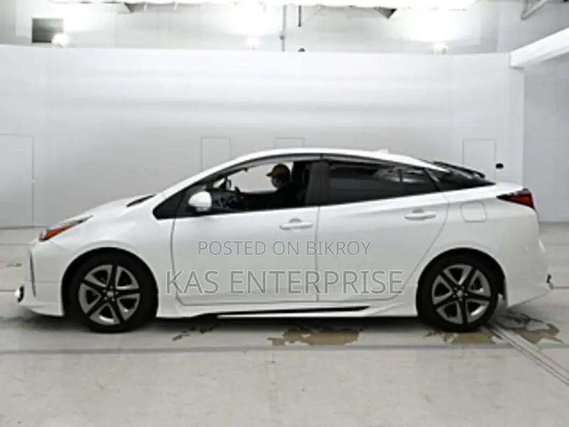 Toyota Prius 2021 Pearl