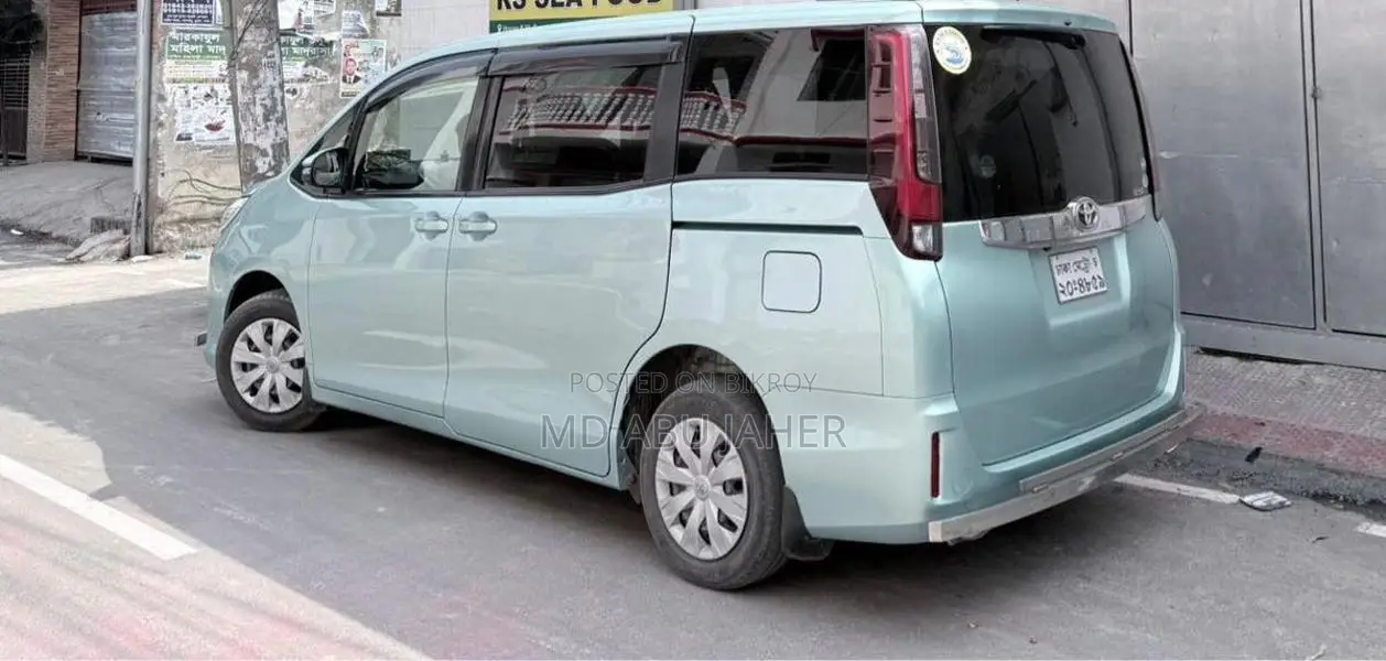 Toyota Noah 2017