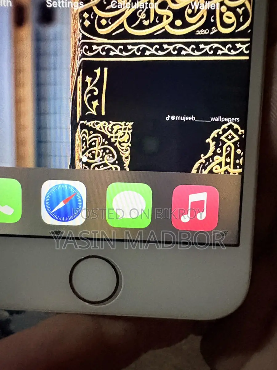 Apple iPhone 7 . (Used)