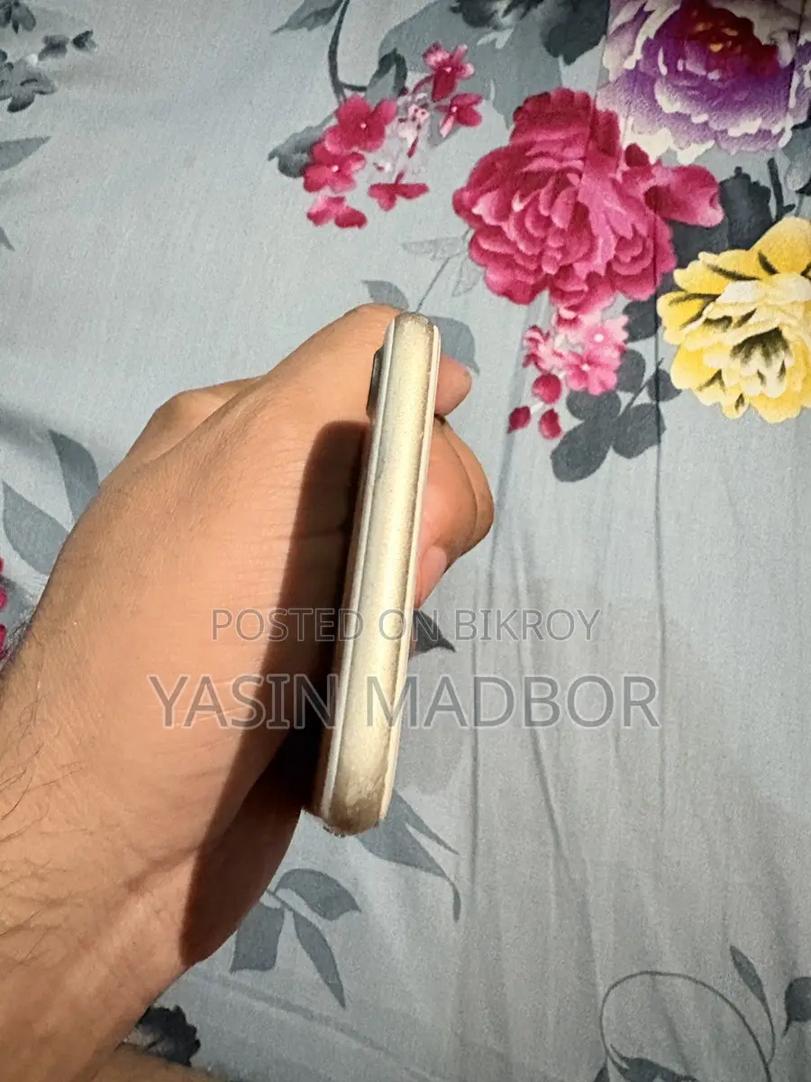 Apple iPhone 7 . (Used)