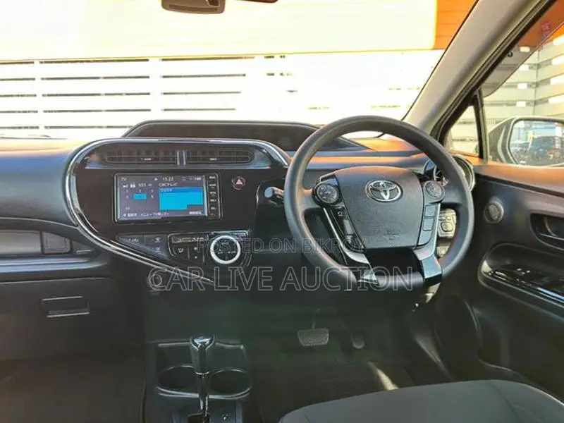 Toyota Aqua Hybrid S 2021