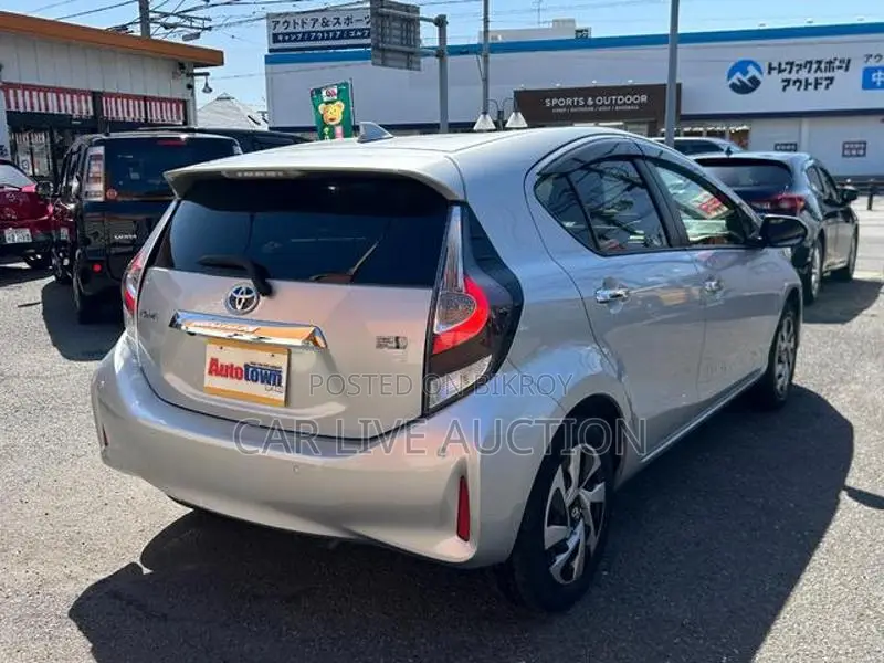 Toyota Aqua Hybrid S 2021