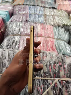 Apple iPhone XR (Used)