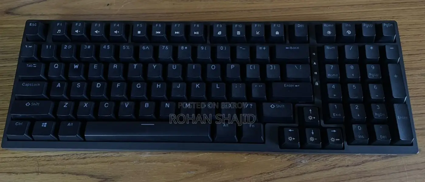 Robeetle G98 RGB Mechanical Keyboard (Used). Note: Has Some Issues
