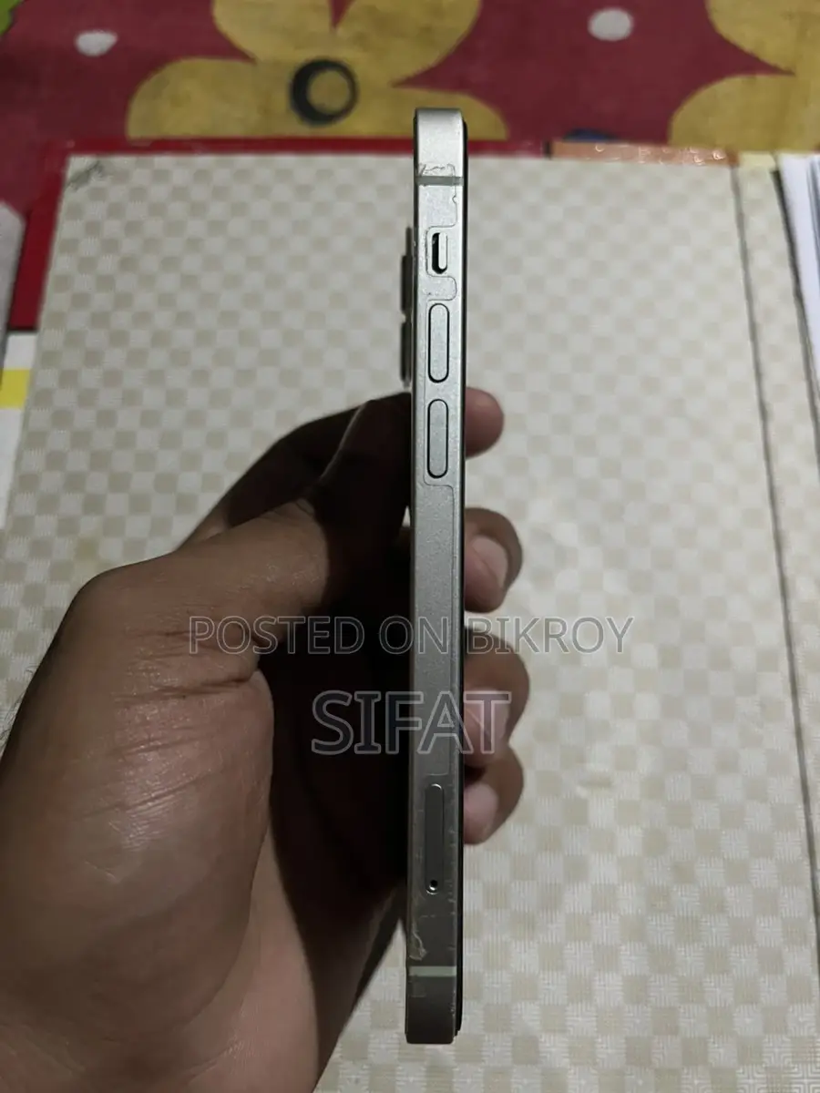 Apple iPhone 12 (Used)