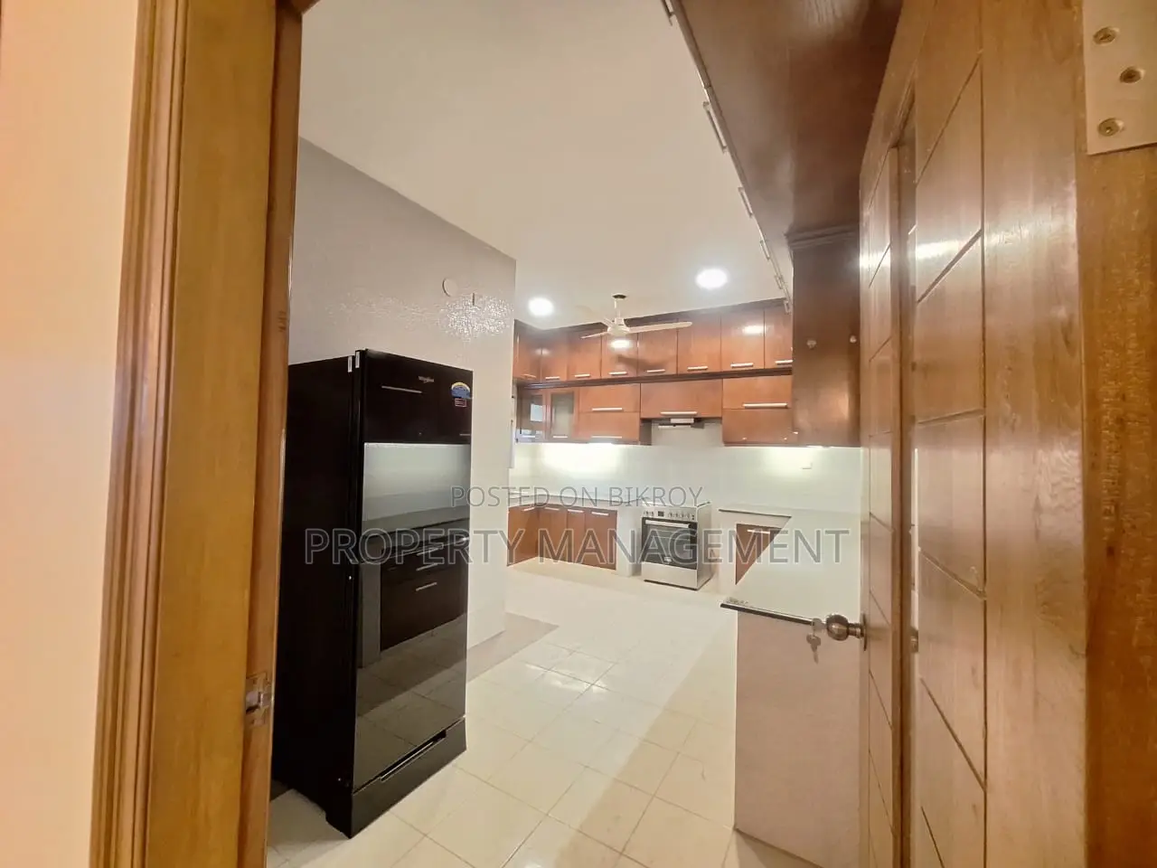 3200Sqft Luxurious Lake View Apartment Rent 3Bed 4Bath Nice