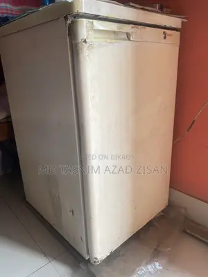 Bosch Original Fridge – Good Condition, Selling at a Low Price