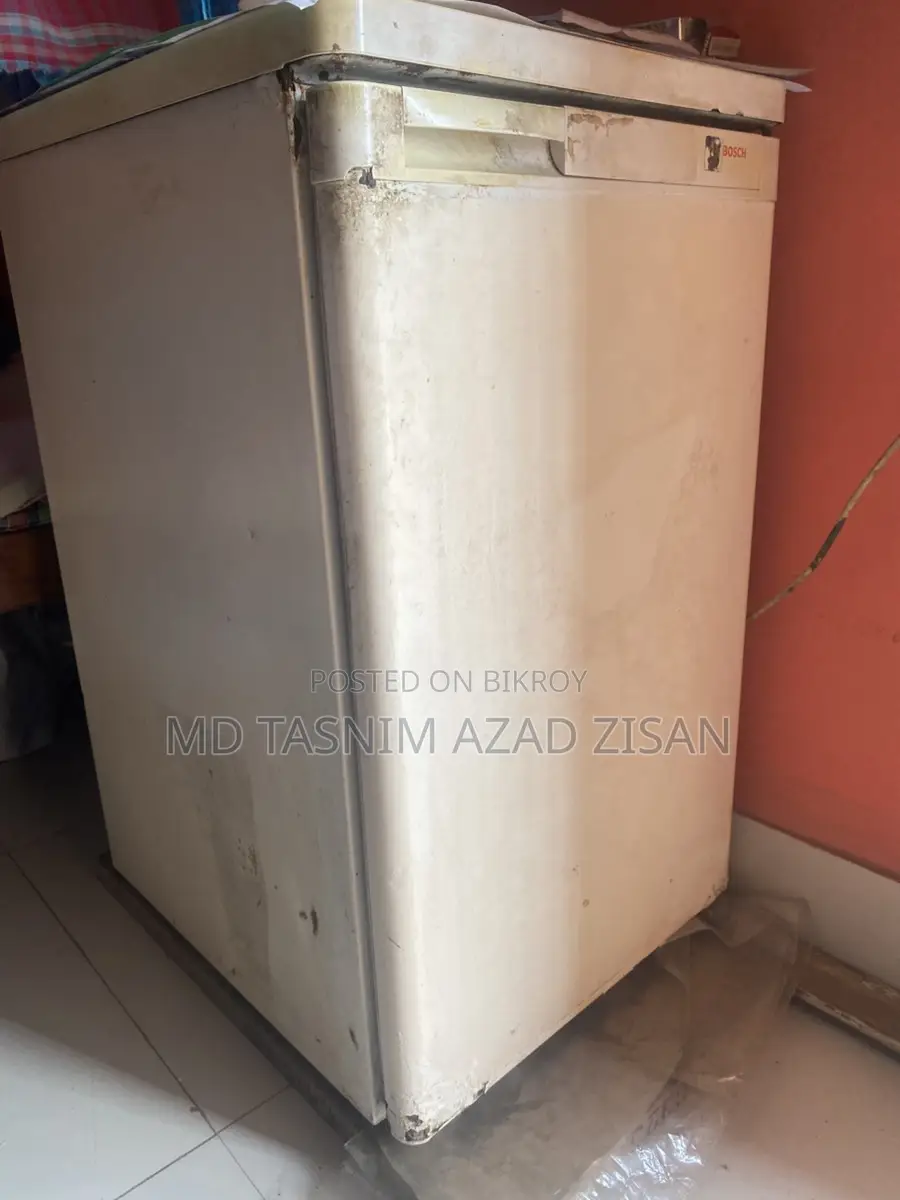 Bosch Original Fridge – Good Condition, Selling at a Low Price