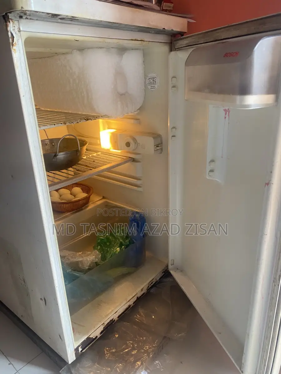 Bosch Original Fridge – Good Condition, Selling at a Low Price