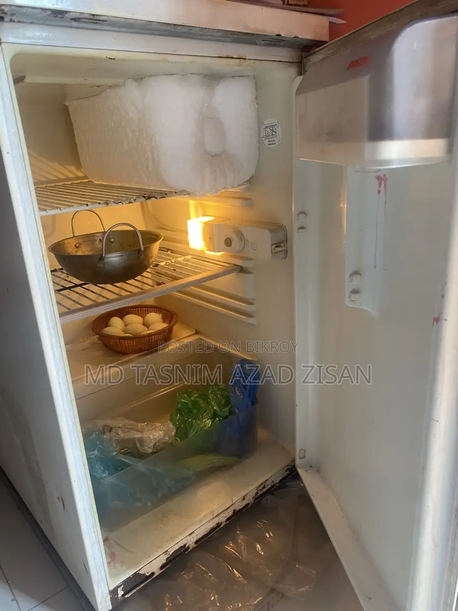 Bosch Original Fridge – Good Condition, Selling at a Low Price