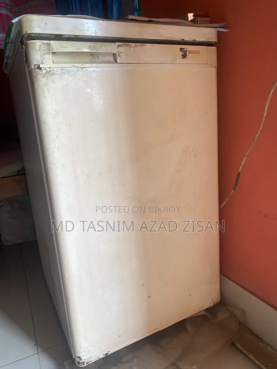 Bosch Original Fridge – Good Condition, Selling at a Low Price