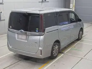 Toyota Noah HYBRID 2021