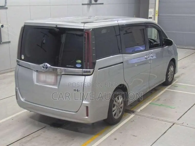 Toyota Noah HYBRID 2021