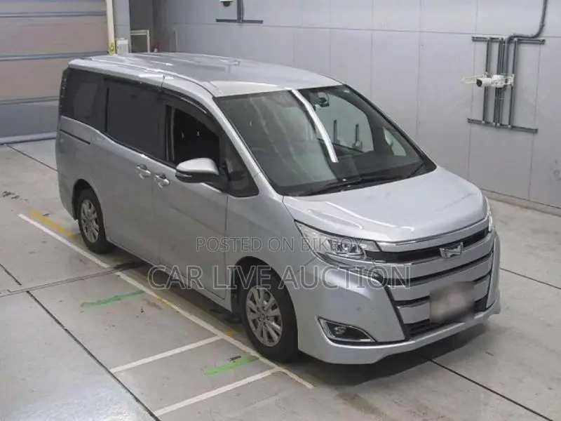 Toyota Noah HYBRID 2021