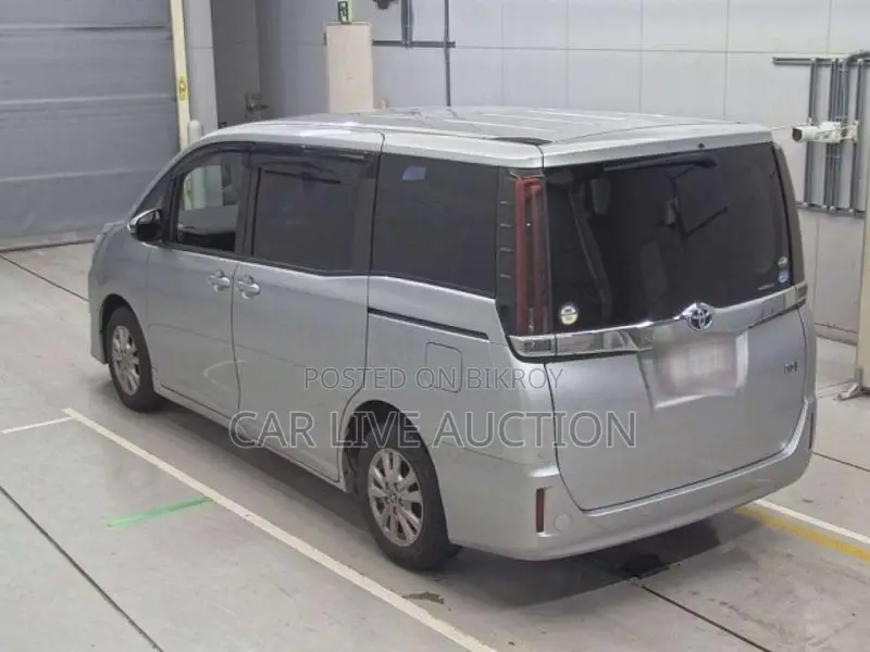 Toyota Noah HYBRID 2021