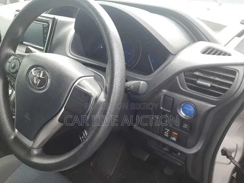 Toyota Noah HYBRID 2021