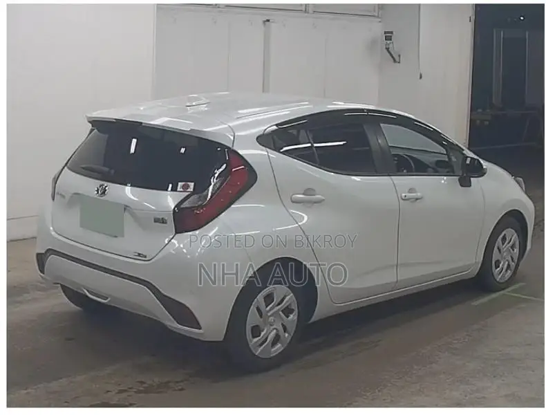 Toyota Aqua HYBRID X PACKAGE 2021