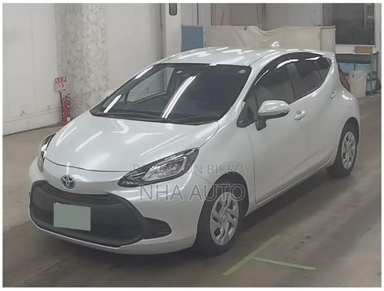Toyota Aqua HYBRID X PACKAGE 2021