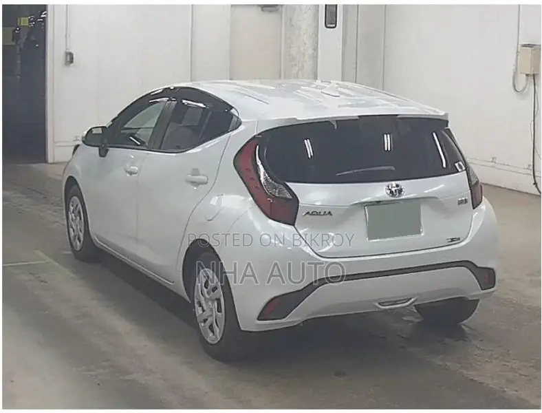 Toyota Aqua HYBRID X PACKAGE 2021