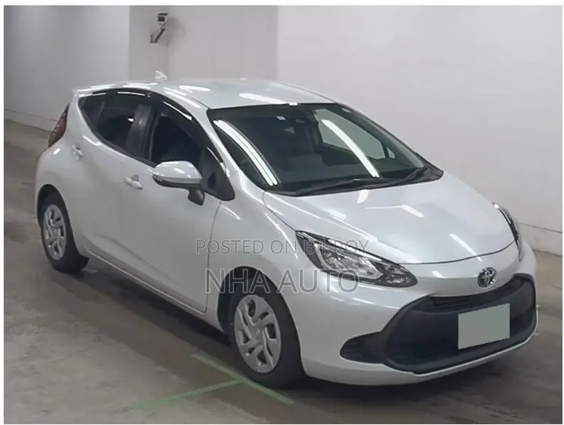Toyota Aqua HYBRID X PACKAGE 2021