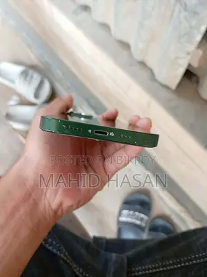 Apple iPhone 13 (Used)