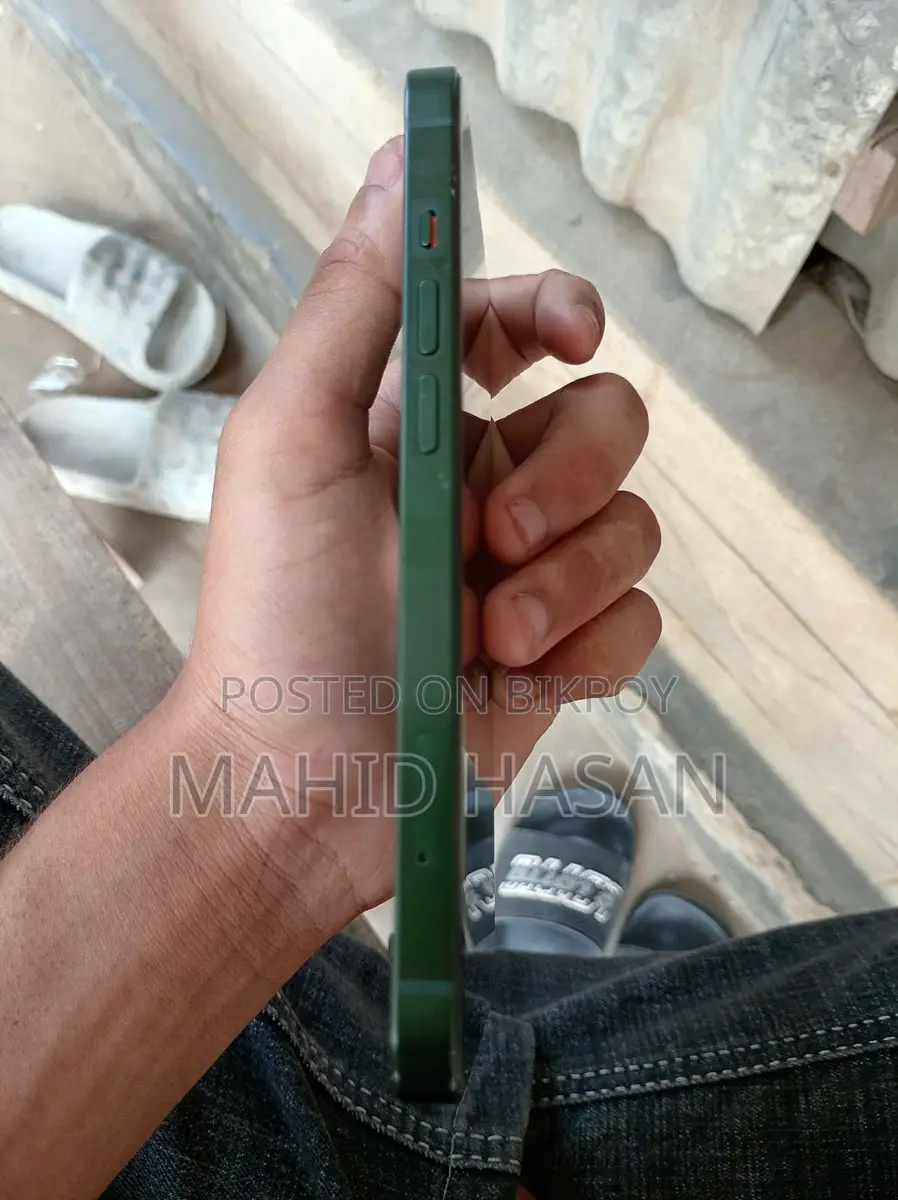 Apple iPhone 13 (Used)