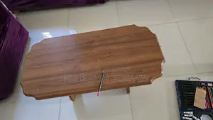 একটি টি টেবিল এবং এটি ডবল চুলা বিক্রি হবে ।