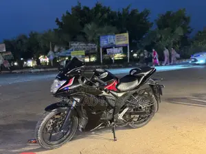 Suzuki Gixxer . 2016